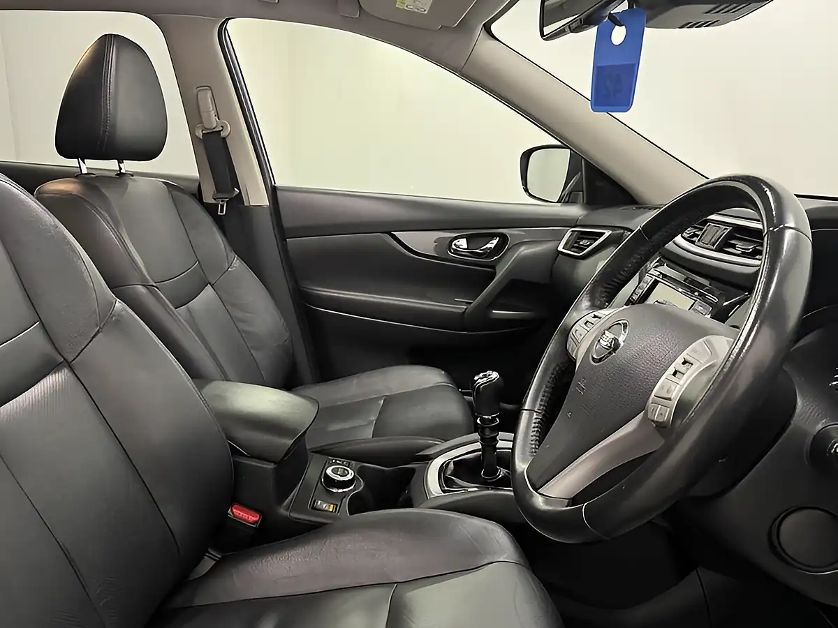 Used 2017 Nissan X-Trail Tekna Blue - Interior and Exterior details 10