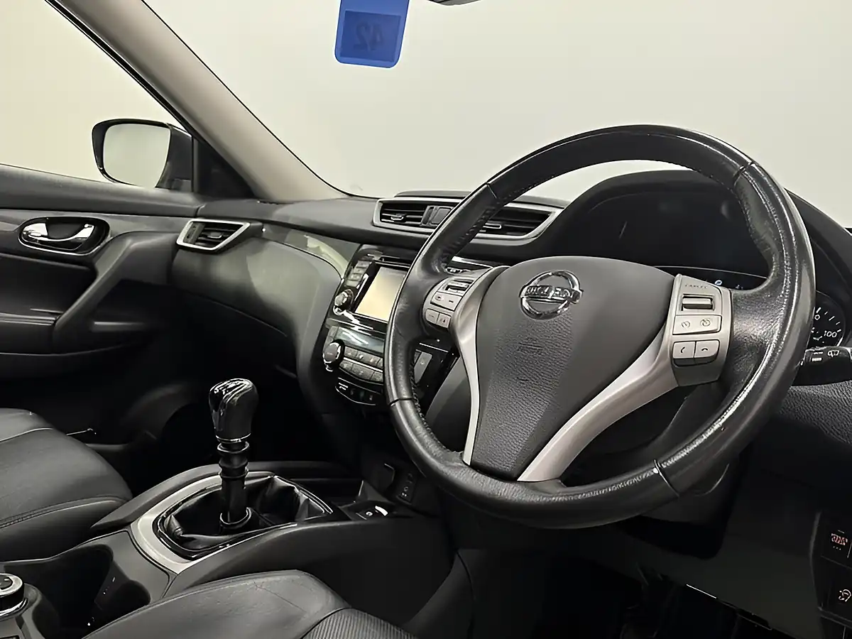 Used 2017 Nissan X-Trail Tekna Blue - Interior and Exterior details 11