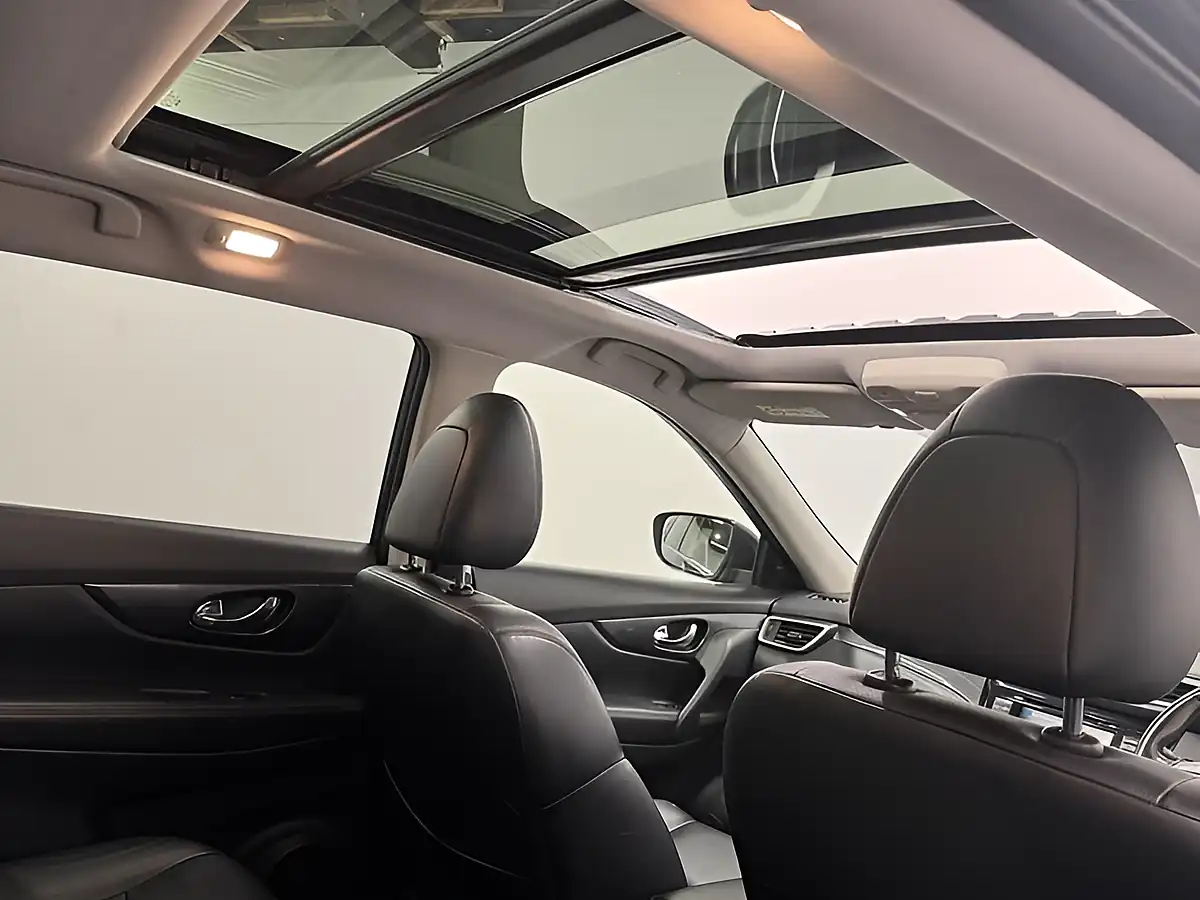Used 2017 Nissan X-Trail Tekna Blue - Interior and Exterior details 14