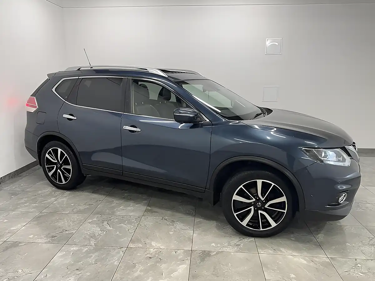 Used 2017 Nissan X-Trail Tekna Blue - Interior and Exterior details 2
