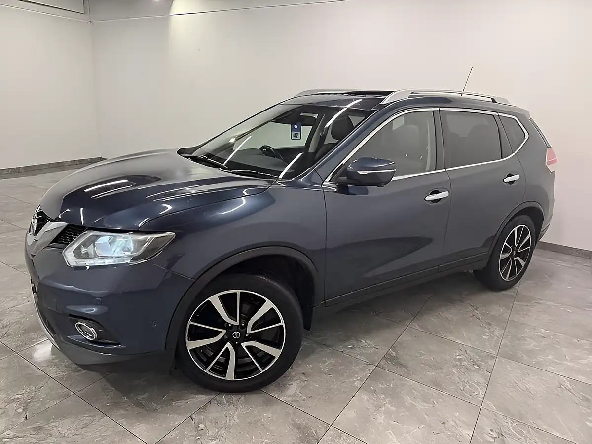Used 2017 Nissan X-Trail Tekna Blue - Interior and Exterior details 4