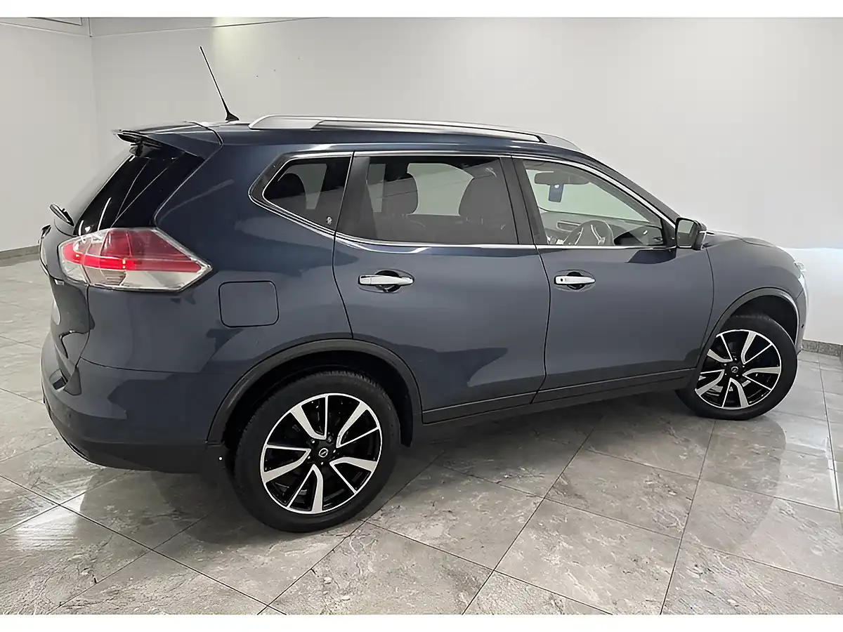 Used 2017 Nissan X-Trail Tekna Blue - Interior and Exterior details 8