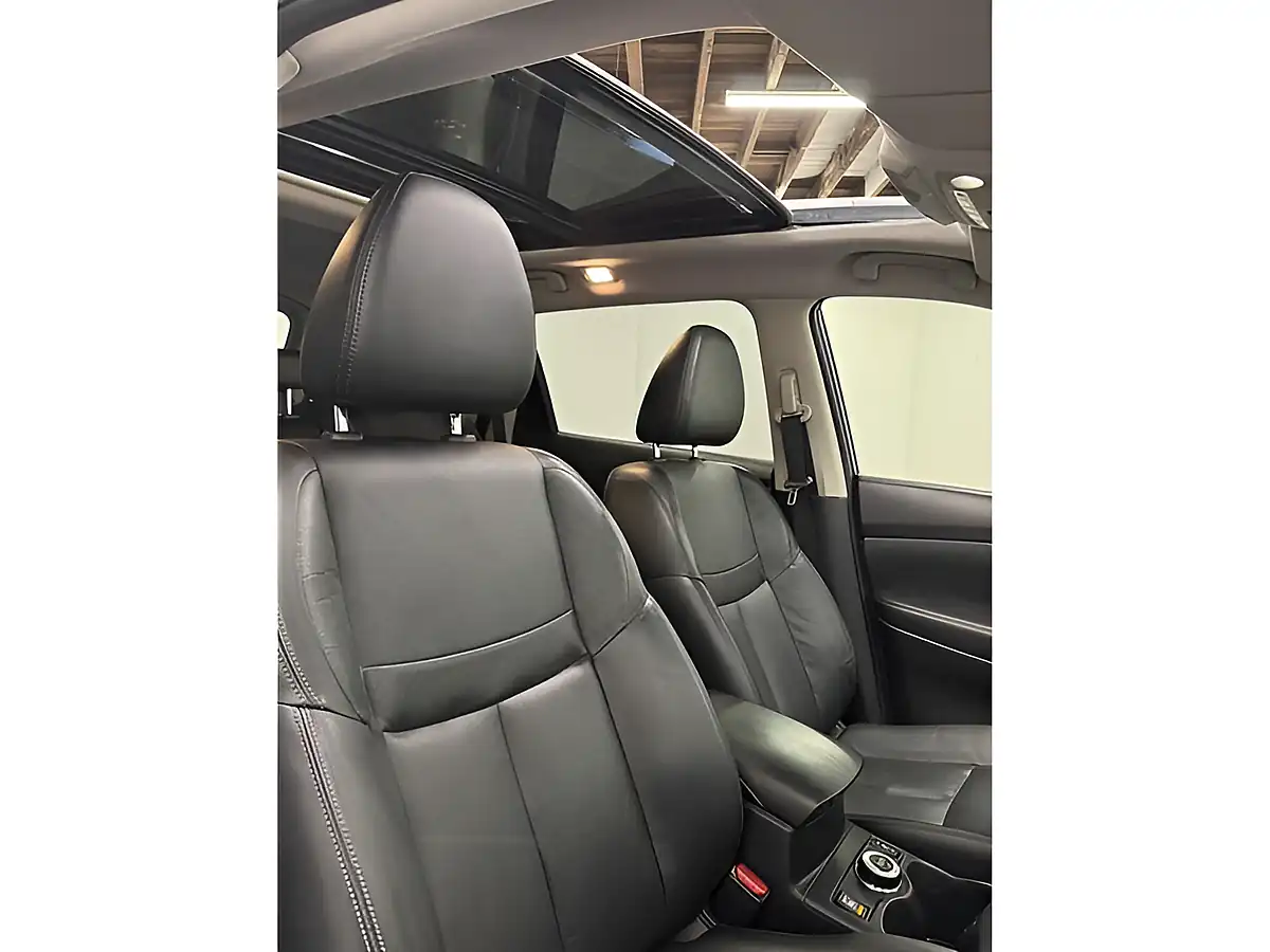Used 2017 Nissan X-Trail Tekna Blue - Interior and Exterior details 9