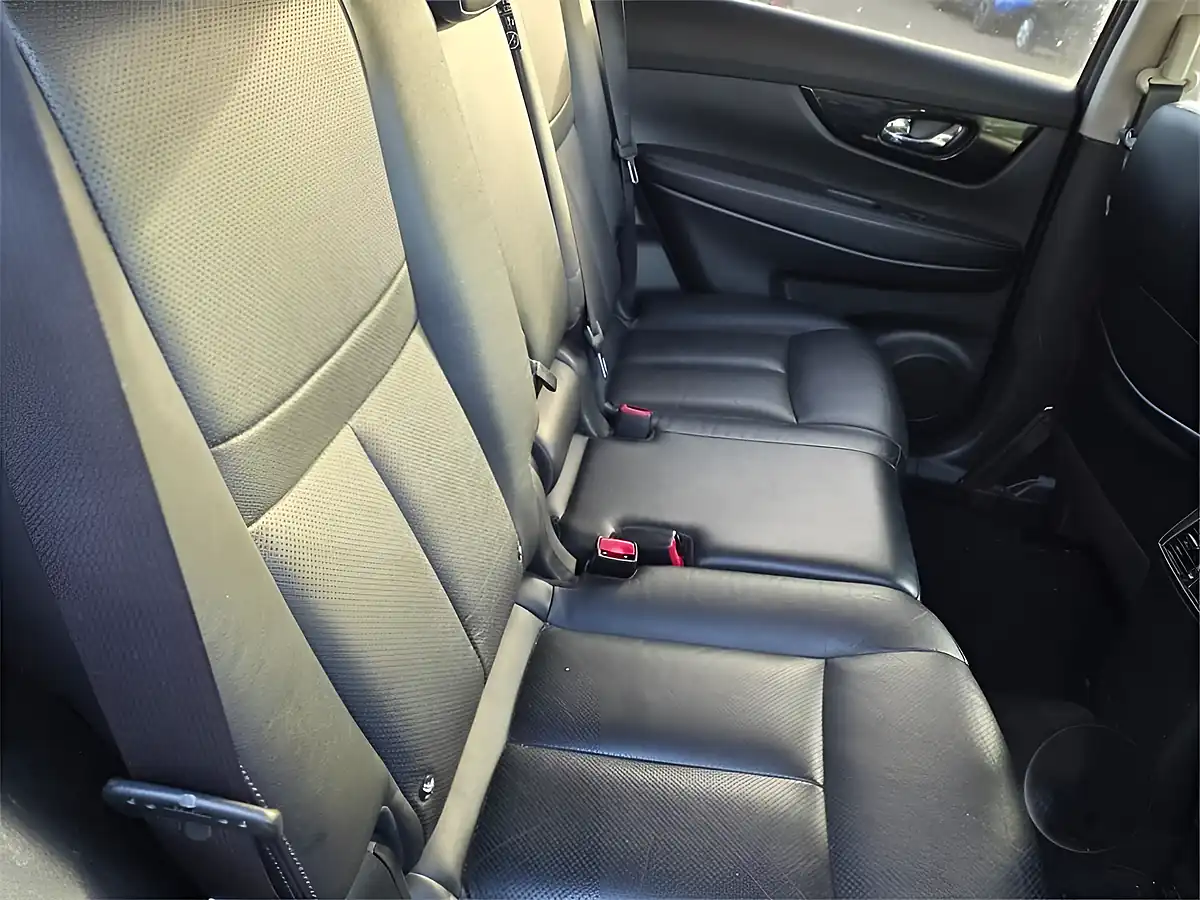 Used 2017 Nissan X-Trail Tekna Bronze - Interior and Exterior details 10