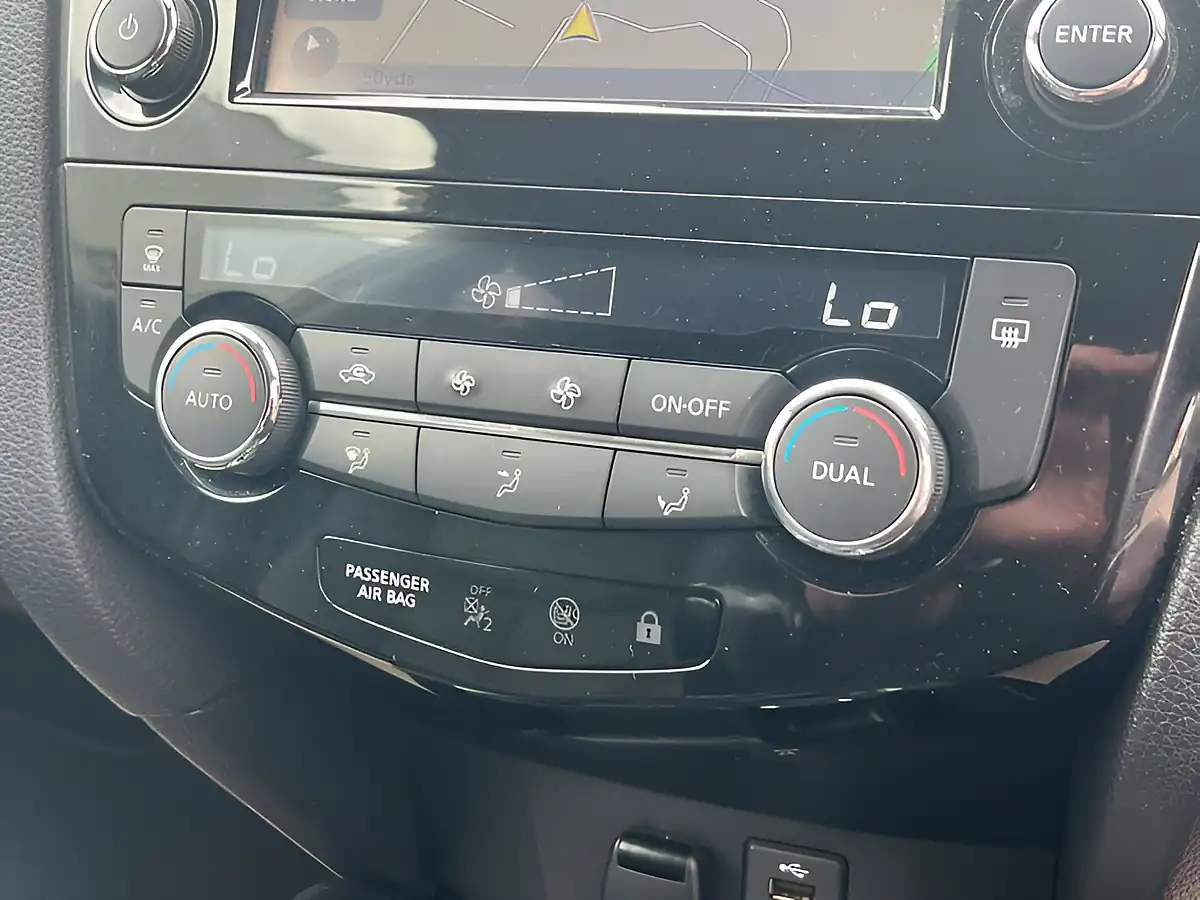 Used 2017 Nissan X-Trail Tekna Copper Blaze - Interior and Exterior details 13