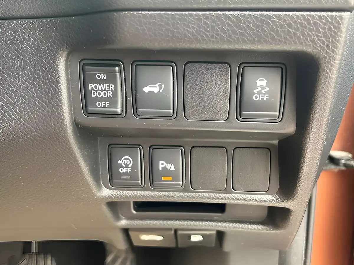 Used 2017 Nissan X-Trail Tekna Copper Blaze - Interior and Exterior details 18