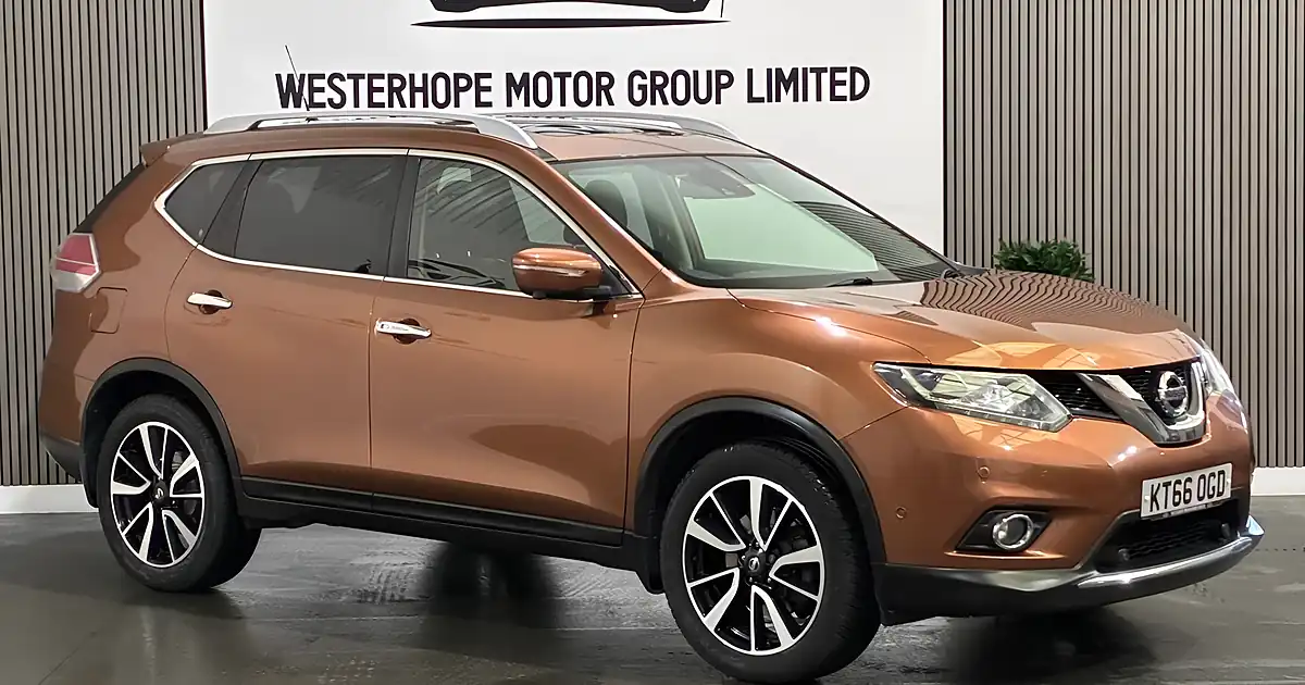 Used 2017 Nissan X-Trail Tekna Copper Blaze - Front View