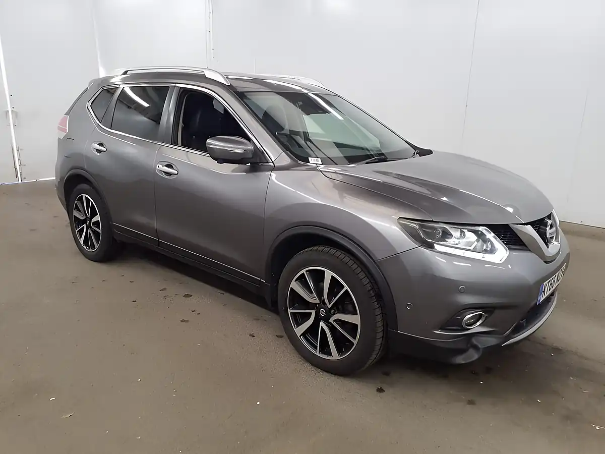 Used 2017 Nissan X-Trail Tekna Edition Grey - Front View