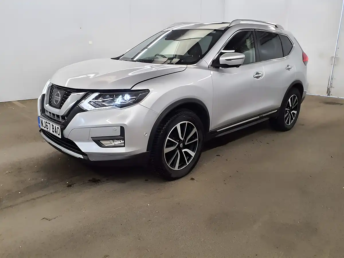Used 2017 Nissan X-Trail Tekna Edition Silver - Interior and Exterior details 4