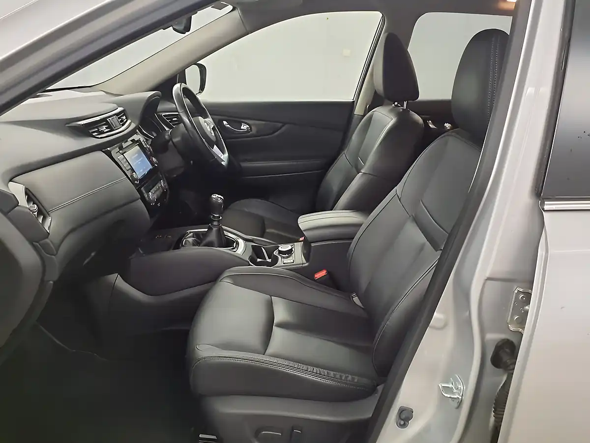 Used 2017 Nissan X-Trail Tekna Edition Silver - Interior and Exterior details 8