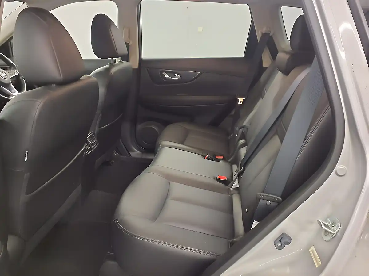 Used 2017 Nissan X-Trail Tekna Edition Silver - Interior and Exterior details 9