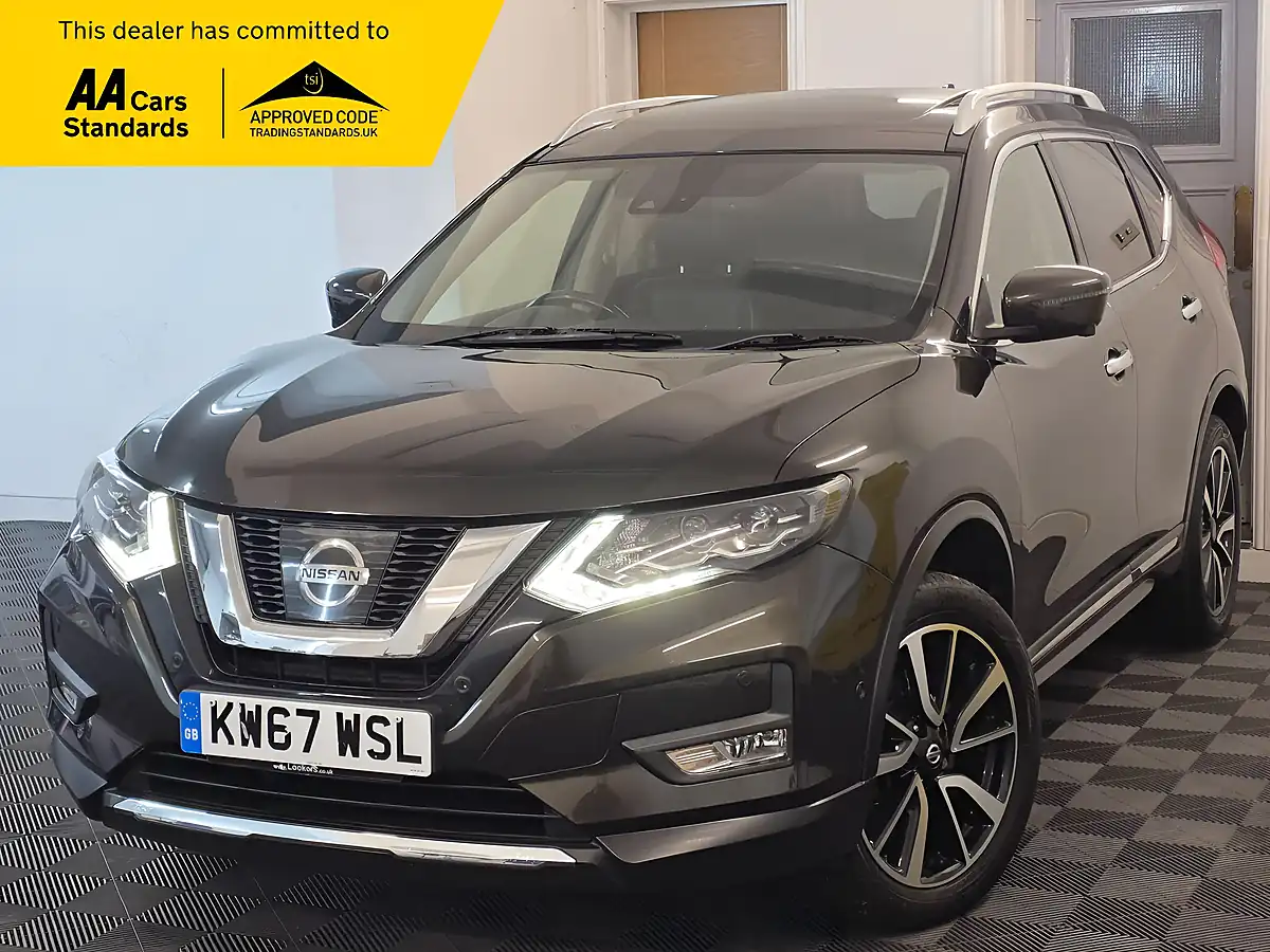 Used 2017 Nissan X-Trail Tekna Green - Front View