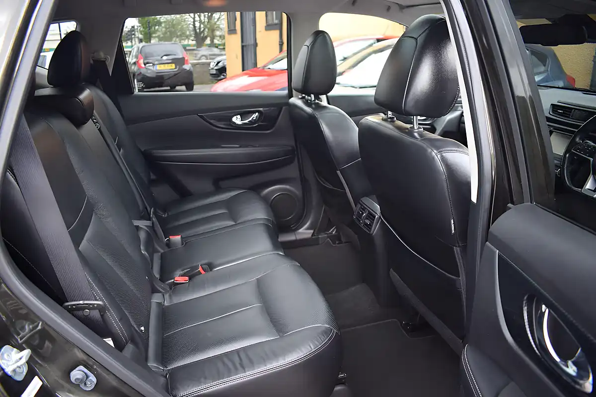 Used 2017 Nissan X-Trail Tekna Green - Interior and Exterior details 10