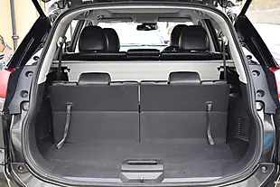 Used 2017 Nissan X-Trail Tekna Green - Interior and Exterior details 11