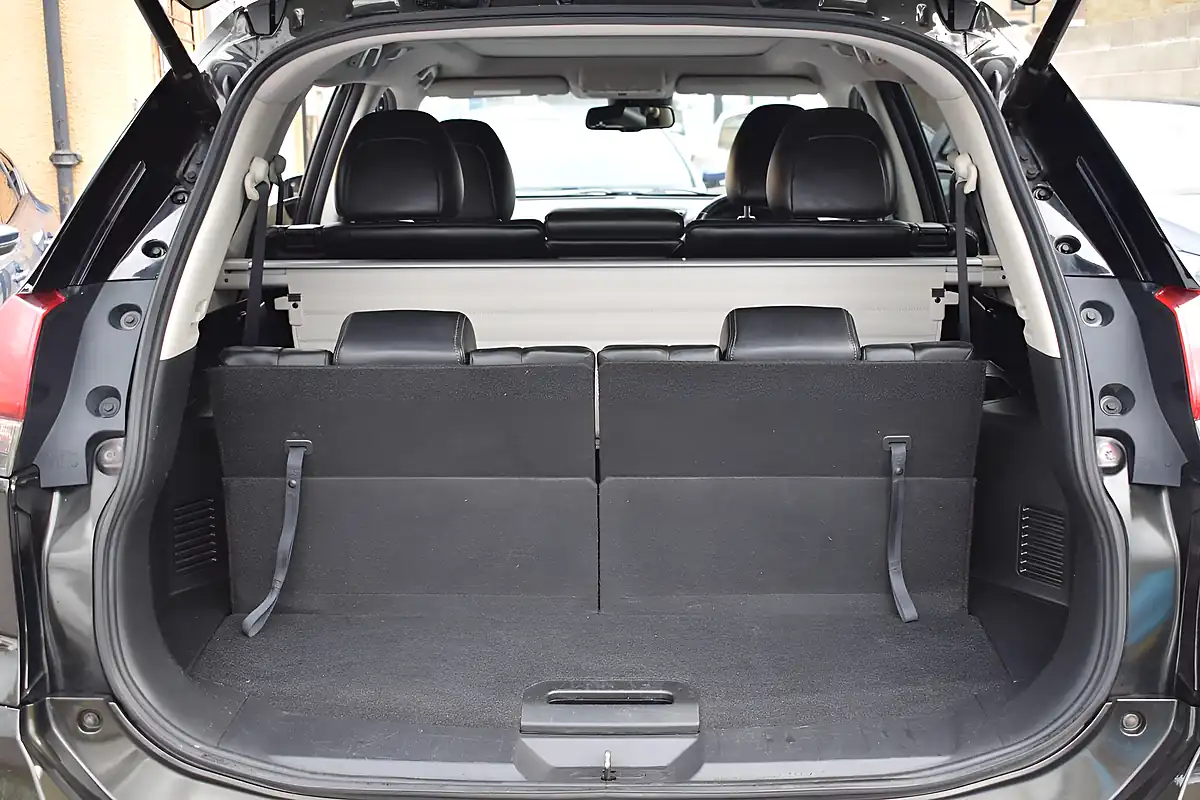 Used 2017 Nissan X-Trail Tekna Green - Interior and Exterior details 11