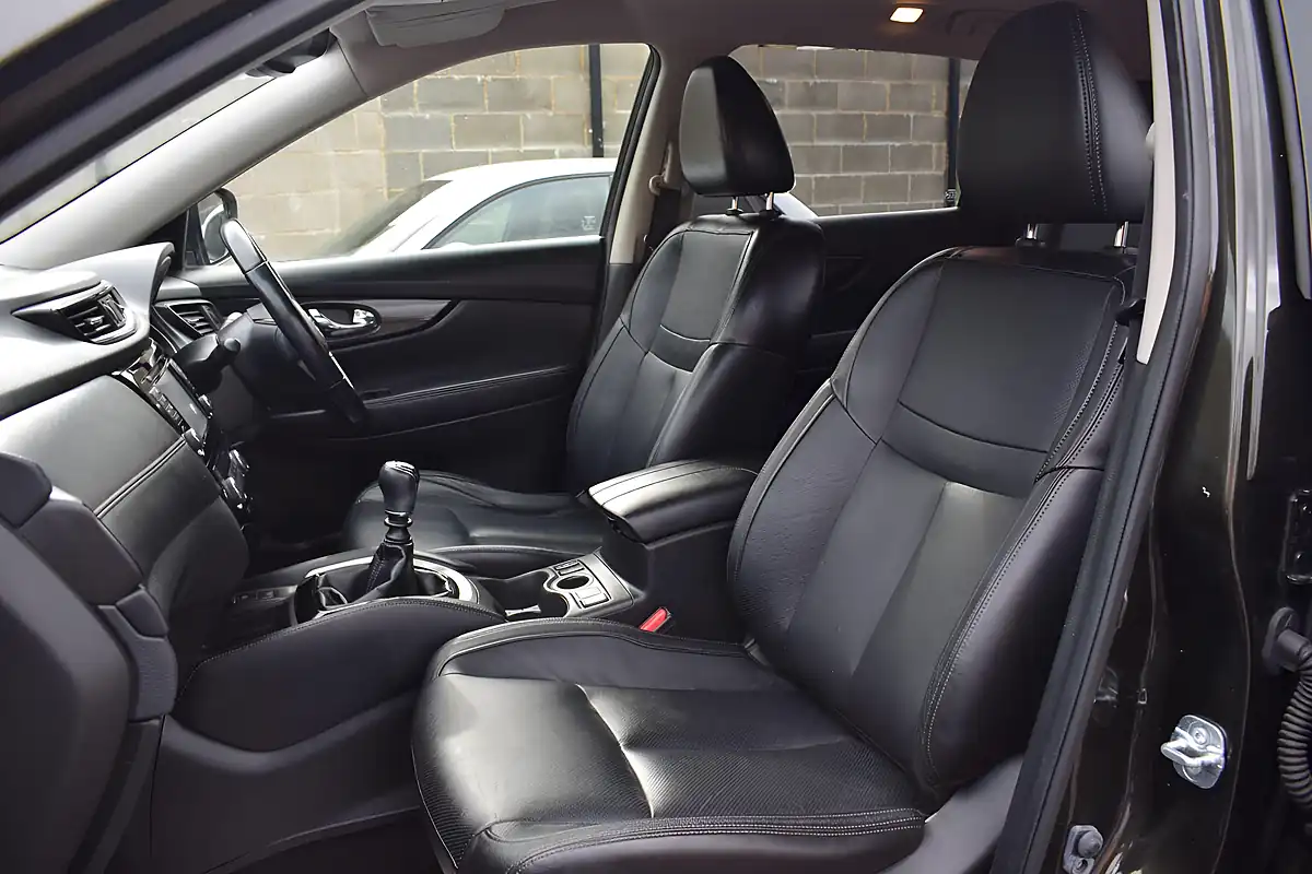 Used 2017 Nissan X-Trail Tekna Green - Interior and Exterior details 13