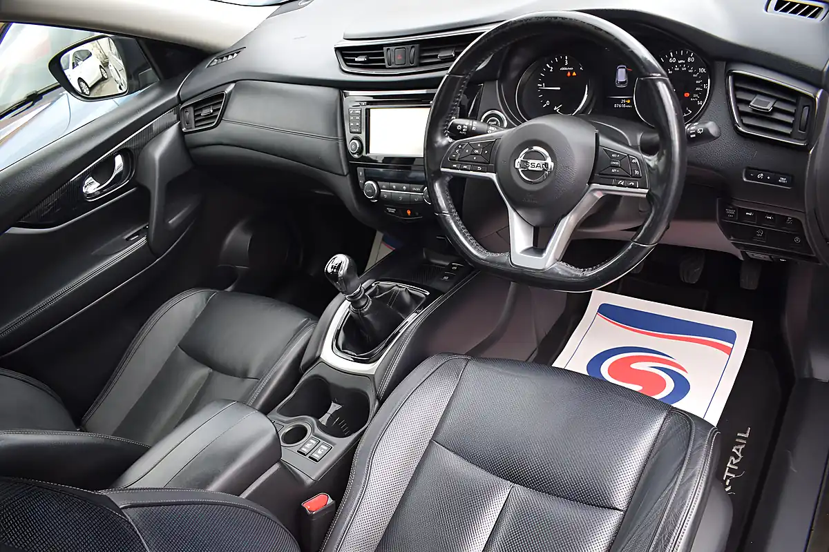 Used 2017 Nissan X-Trail Tekna Green - Interior and Exterior details 7