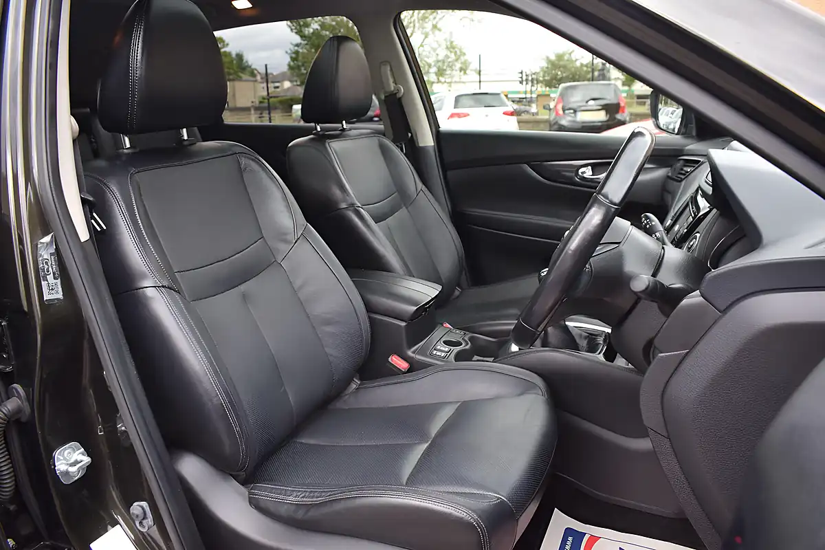 Used 2017 Nissan X-Trail Tekna Green - Interior and Exterior details 8