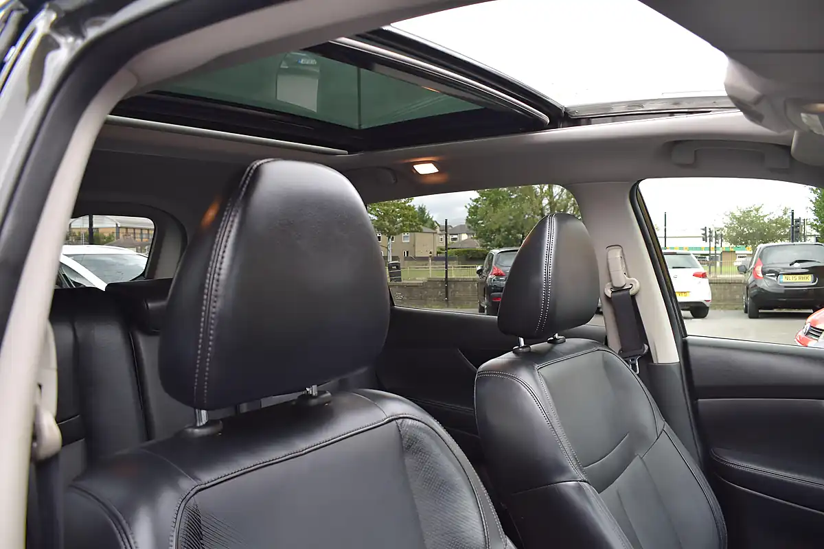 Used 2017 Nissan X-Trail Tekna Green - Interior and Exterior details 9