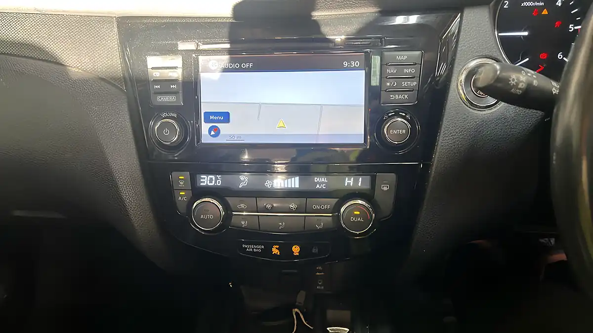Used 2017 Nissan X-Trail Tekna Grey - Interior and Exterior details 10