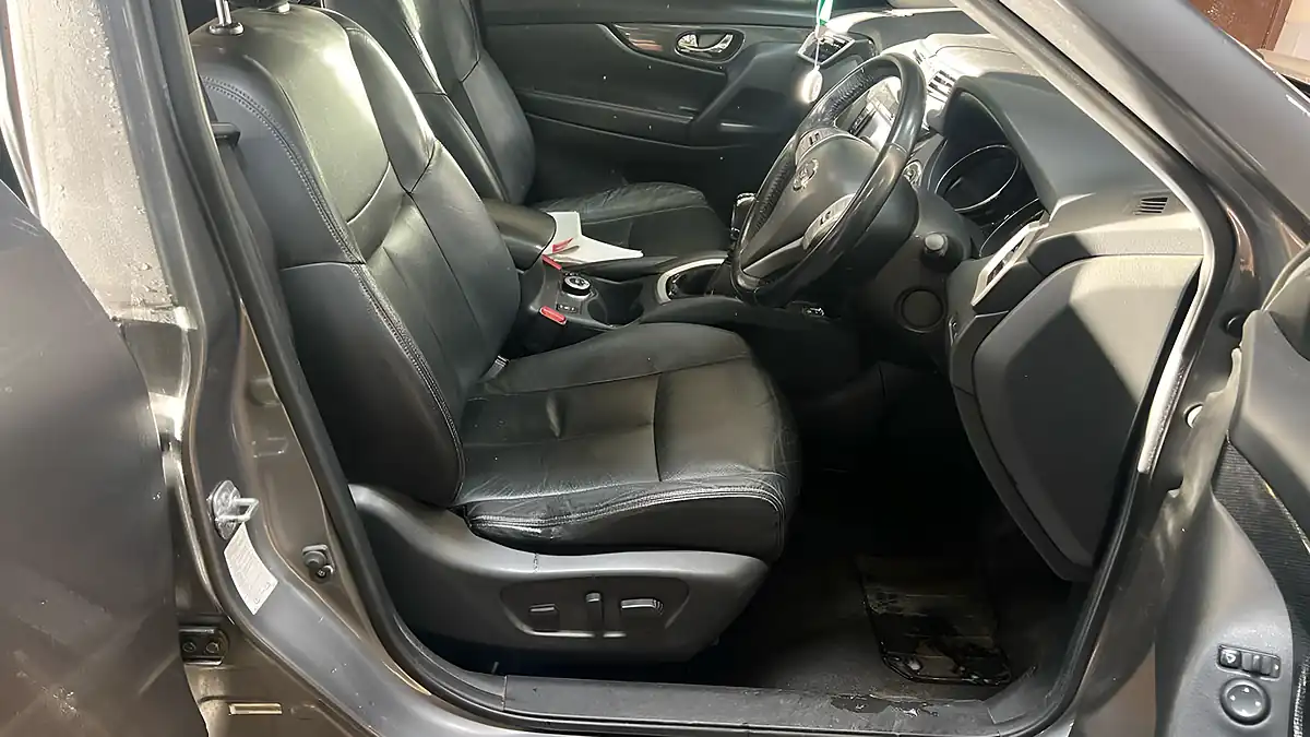 Used 2017 Nissan X-Trail Tekna Grey - Interior and Exterior details 8