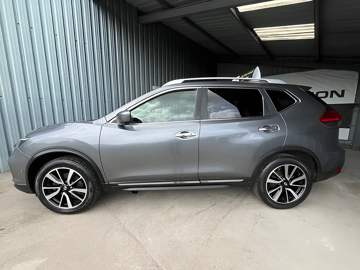 Used 2017 Nissan X-Trail Tekna Grey - Interior and Exterior details 10