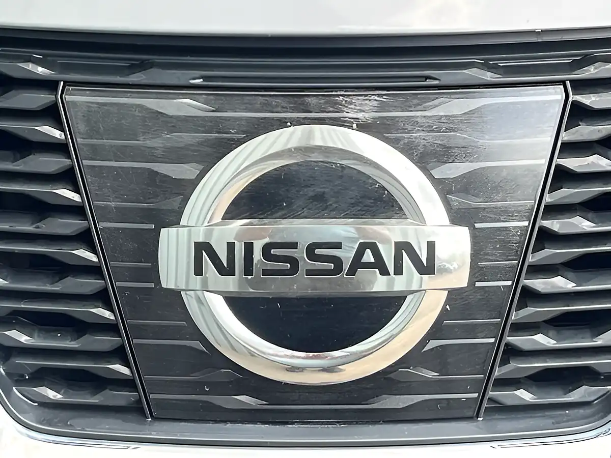 Used 2017 Nissan X-Trail Tekna Grey - Interior and Exterior details 12