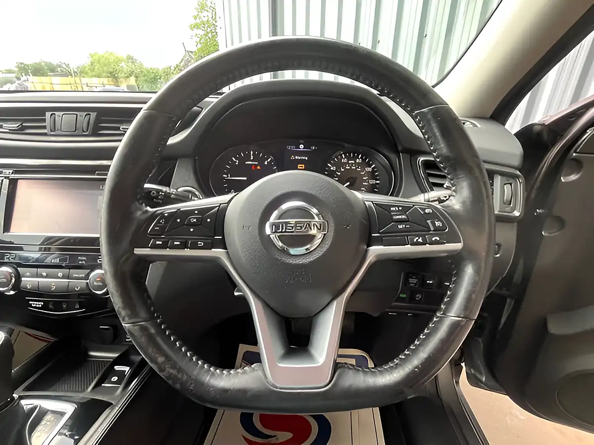 Used 2017 Nissan X-Trail Tekna Grey - Interior and Exterior details 16