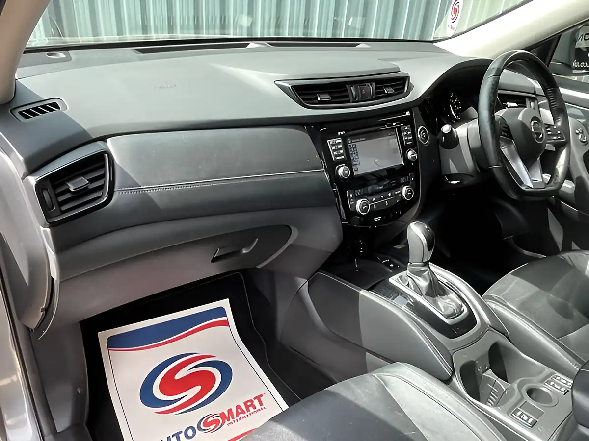 Used 2017 Nissan X-Trail Tekna Grey - Interior and Exterior details 17
