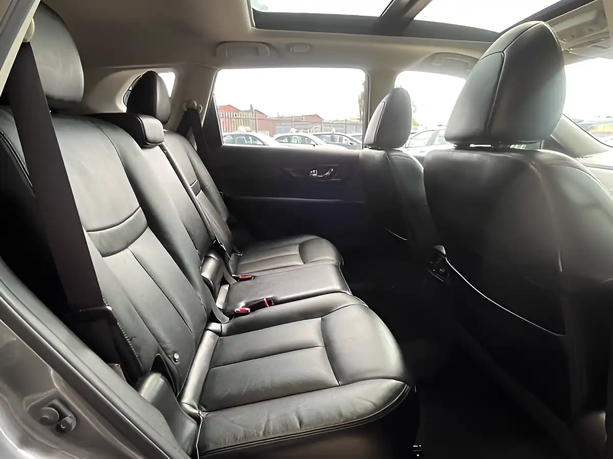 Used 2017 Nissan X-Trail Tekna Grey - Interior and Exterior details 19