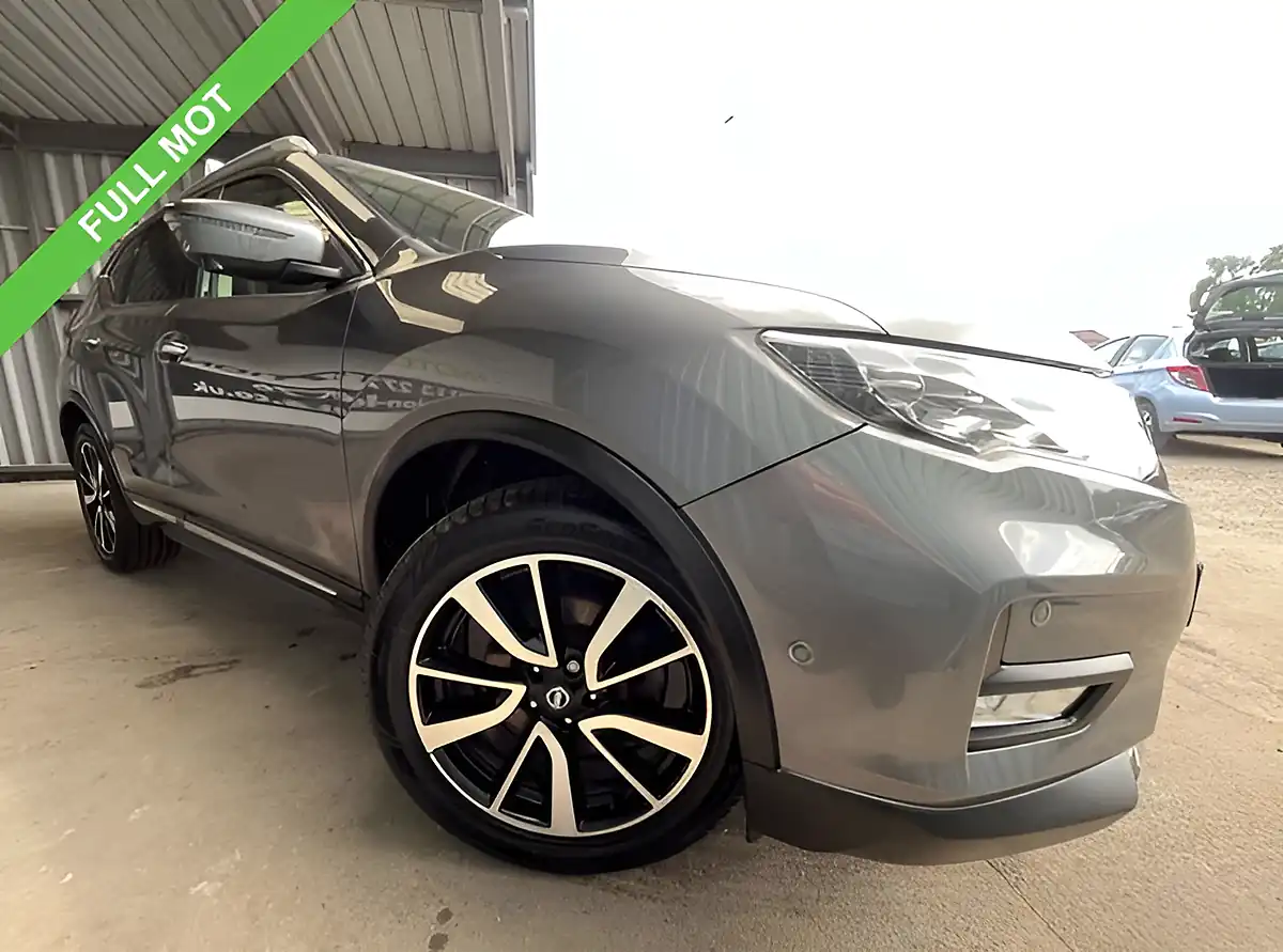 Used 2017 Nissan X-Trail Tekna Grey - Interior and Exterior details 2