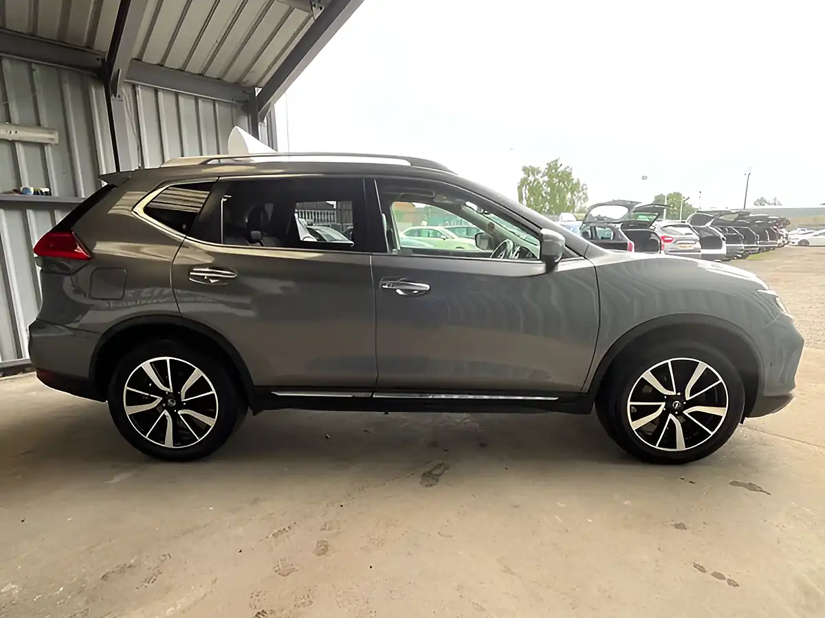 Used 2017 Nissan X-Trail Tekna Grey - Interior and Exterior details 8