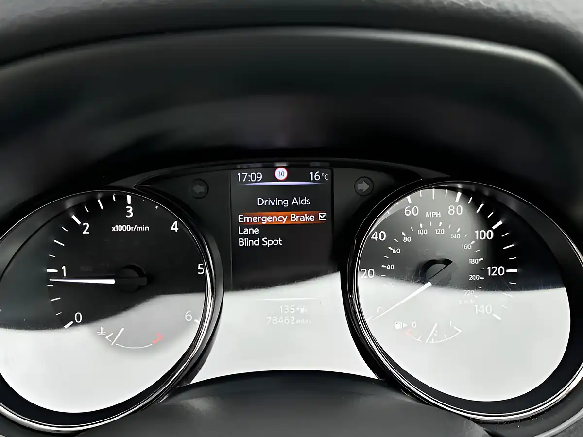 Used 2017 Nissan X-Trail Tekna Grey - Interior and Exterior details 16