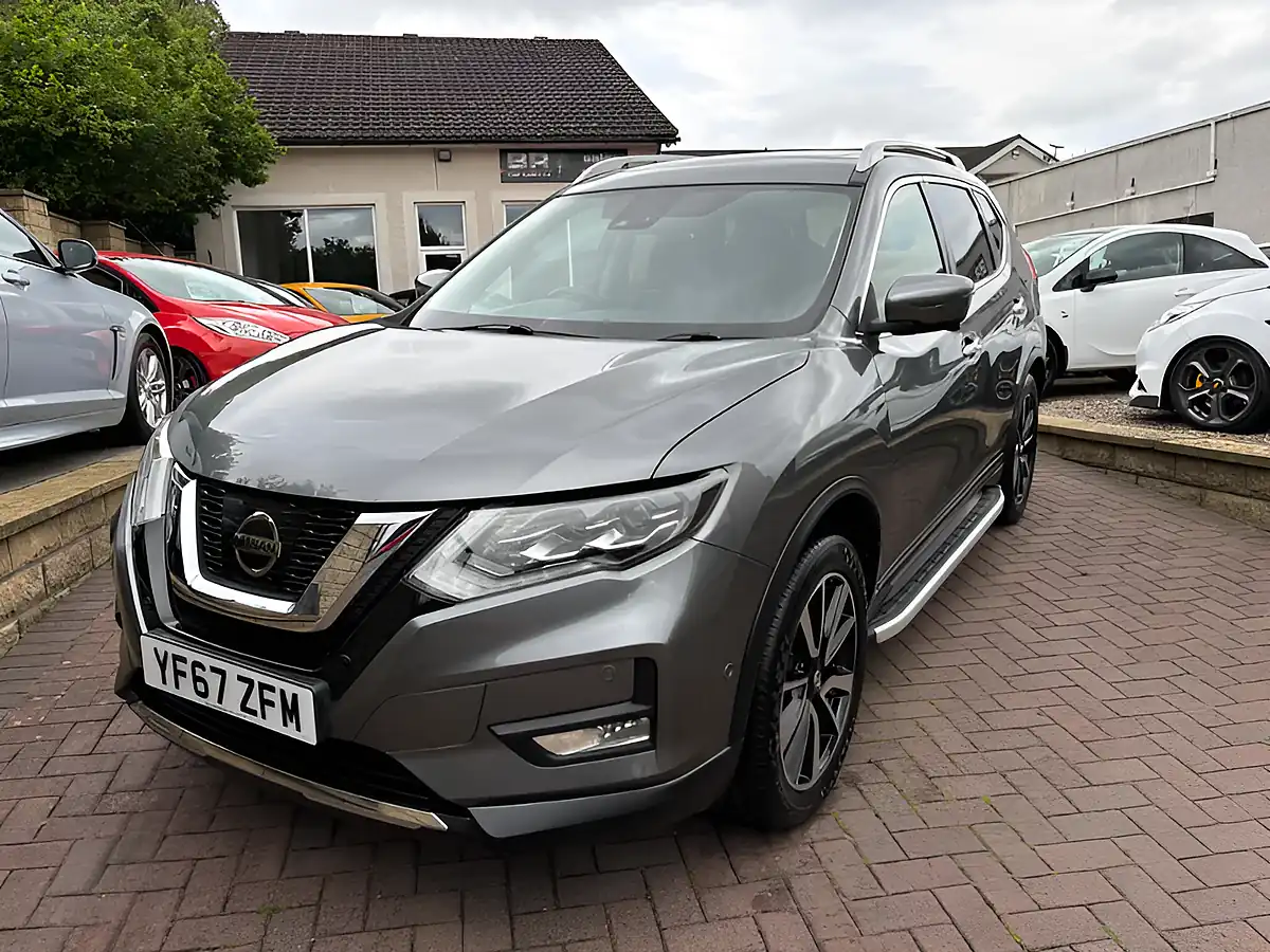 Used 2017 Nissan X-Trail Tekna Grey - Interior and Exterior details 4