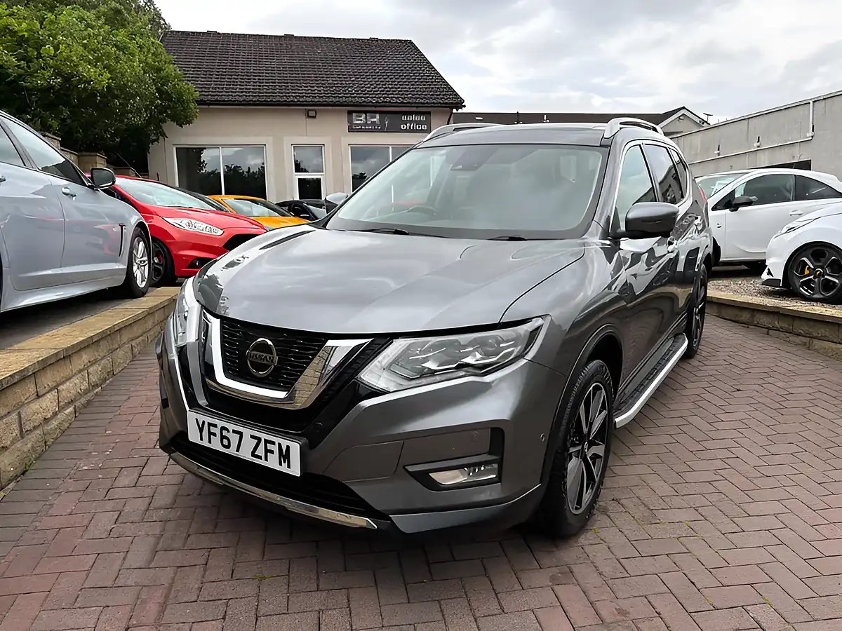 Used 2017 Nissan X-Trail Tekna Grey - Interior and Exterior details 5