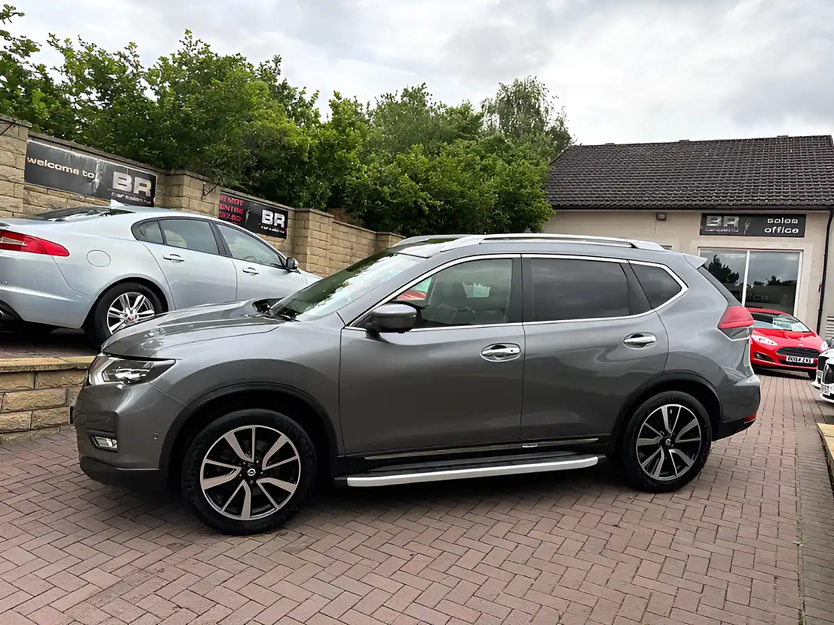 Used 2017 Nissan X-Trail Tekna Grey - Interior and Exterior details 6