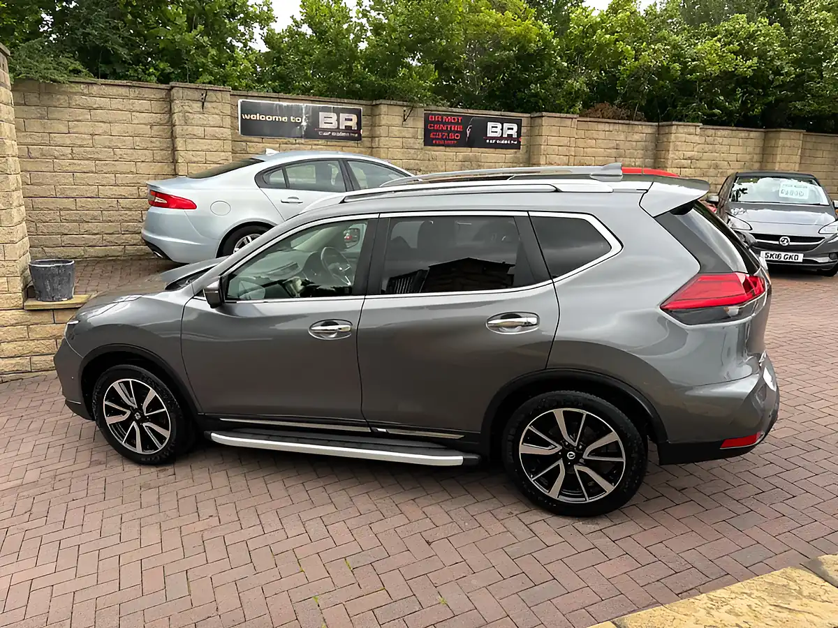 Used 2017 Nissan X-Trail Tekna Grey - Interior and Exterior details 7