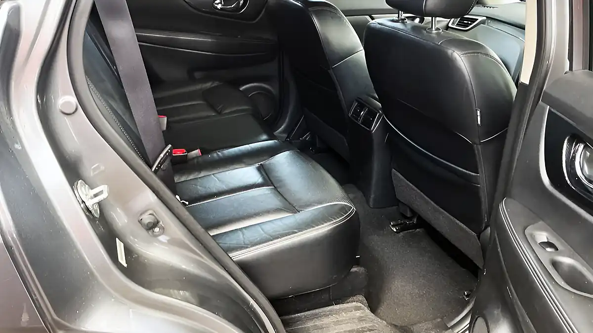 Used 2017 Nissan X-Trail Tekna Grey - Interior and Exterior details 10