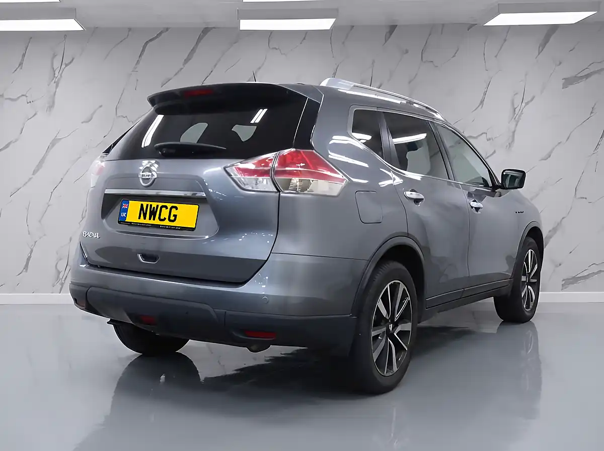 Used 2017 Nissan X-Trail Tekna Grey - Interior and Exterior details 4