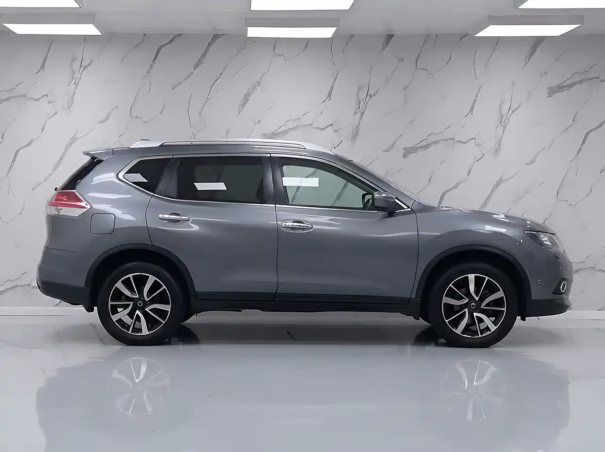 Used 2017 Nissan X-Trail Tekna Grey - Interior and Exterior details 6