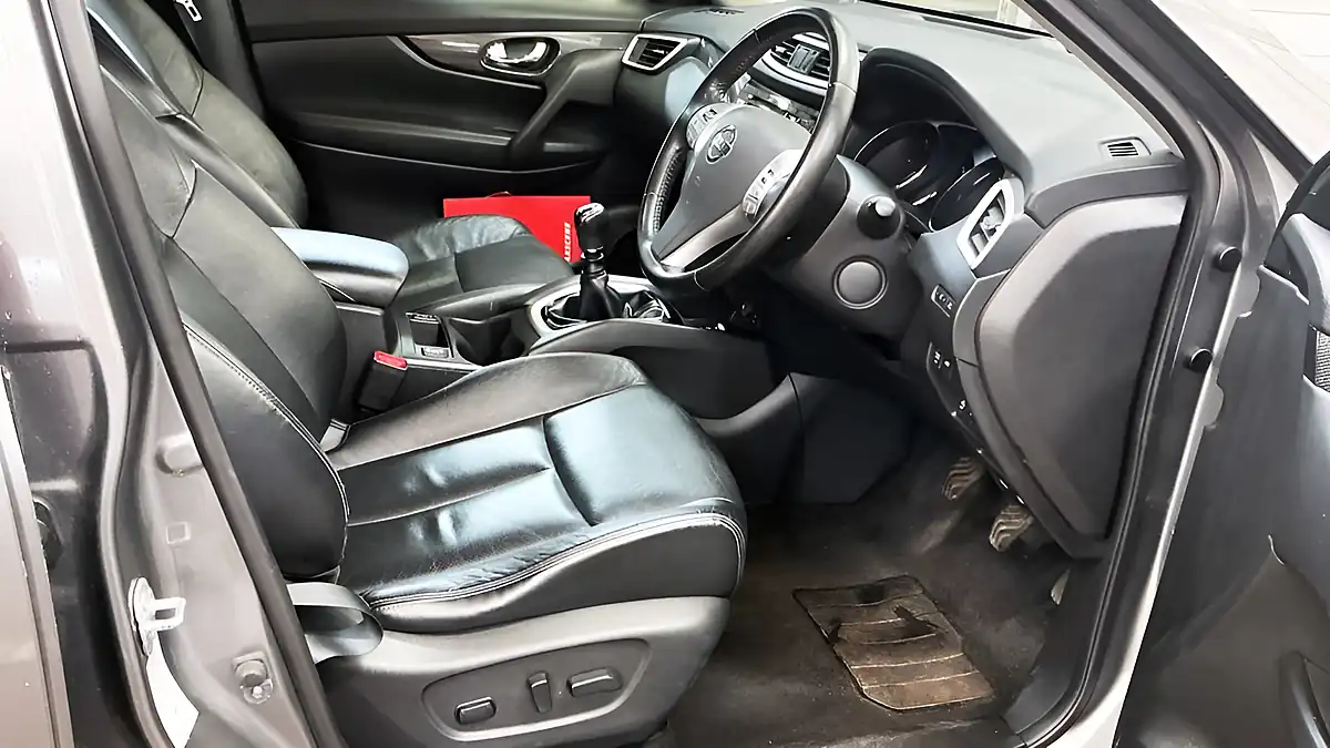 Used 2017 Nissan X-Trail Tekna Grey - Interior and Exterior details 9