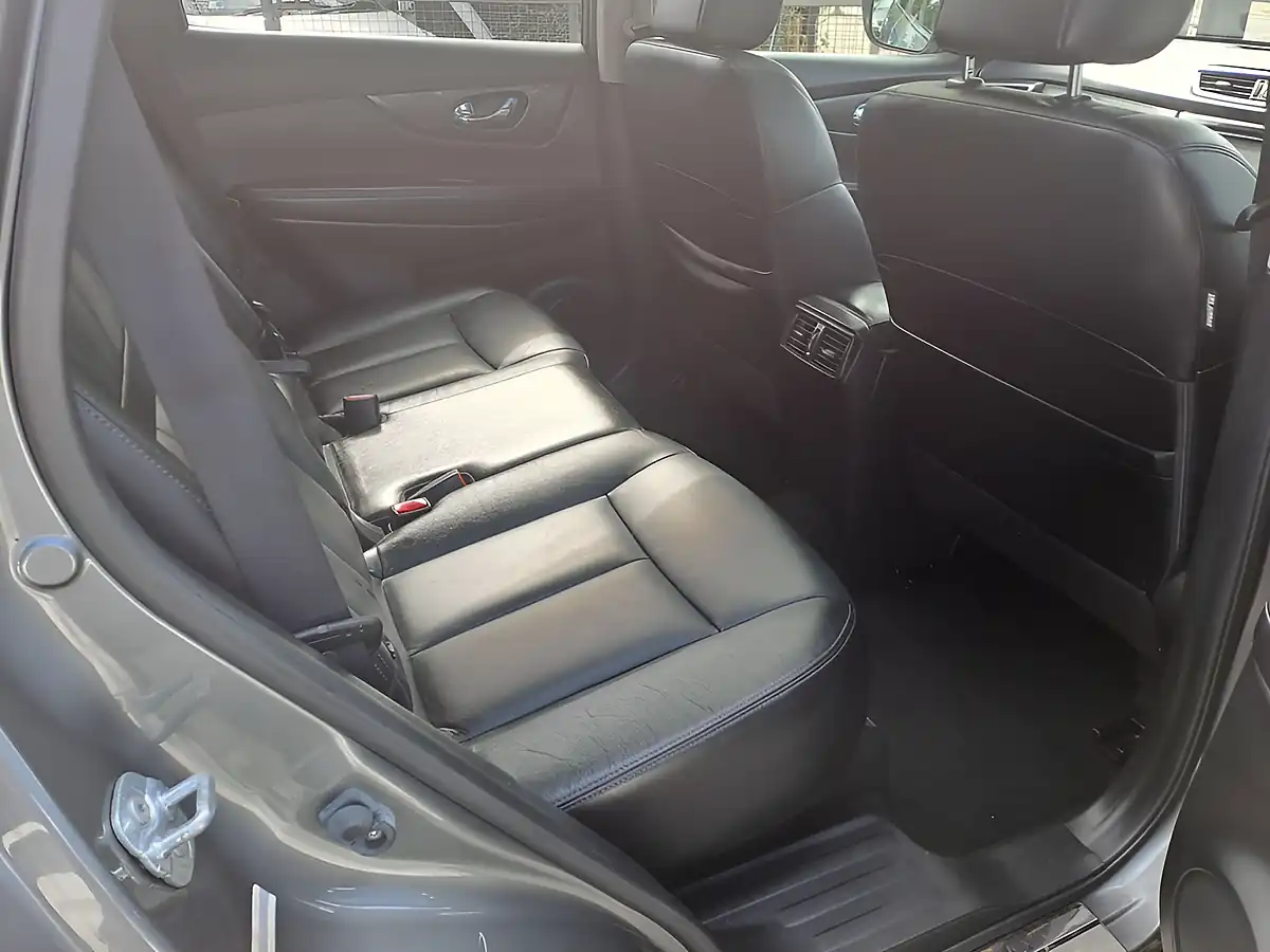 Used 2017 Nissan X-Trail Tekna Grey - Interior and Exterior details 15