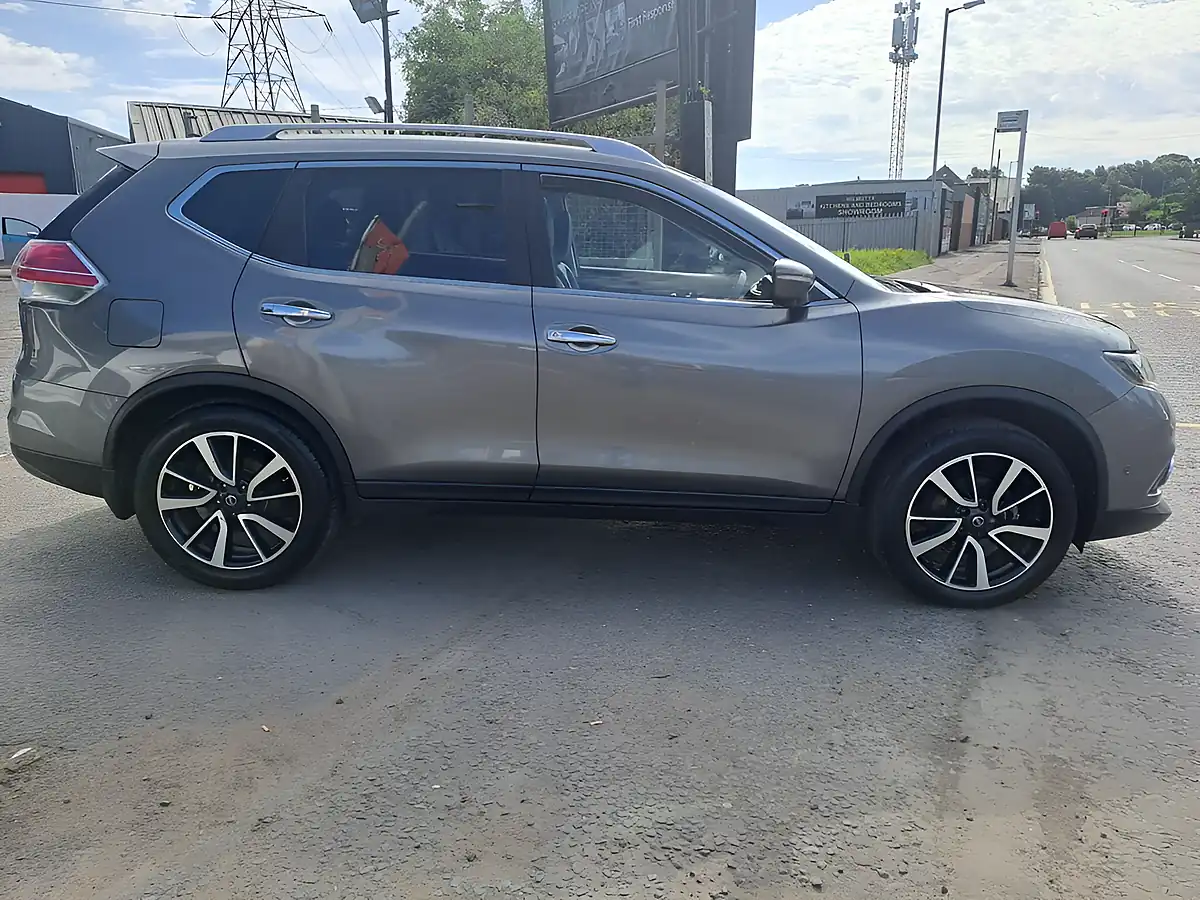 Used 2017 Nissan X-Trail Tekna Grey - Interior and Exterior details 16
