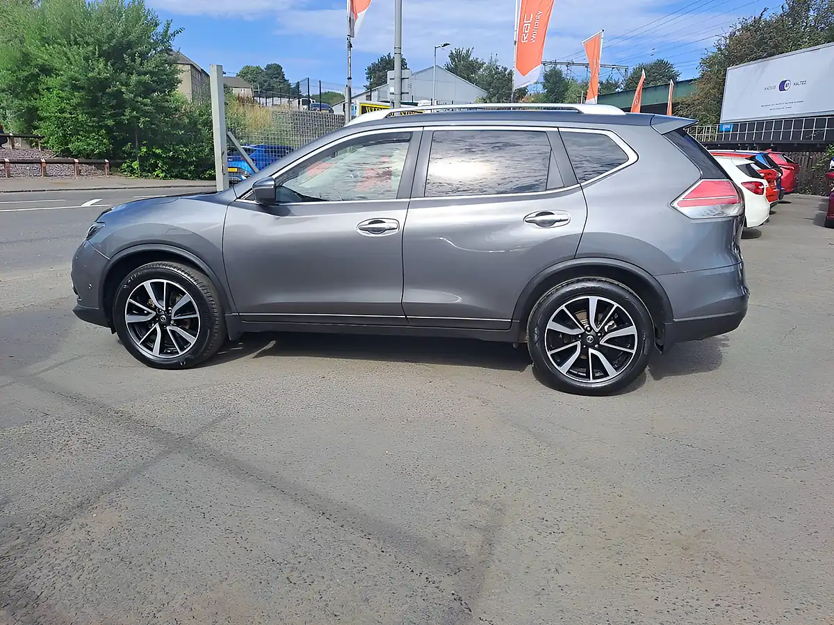 Used 2017 Nissan X-Trail Tekna Grey - Interior and Exterior details 17
