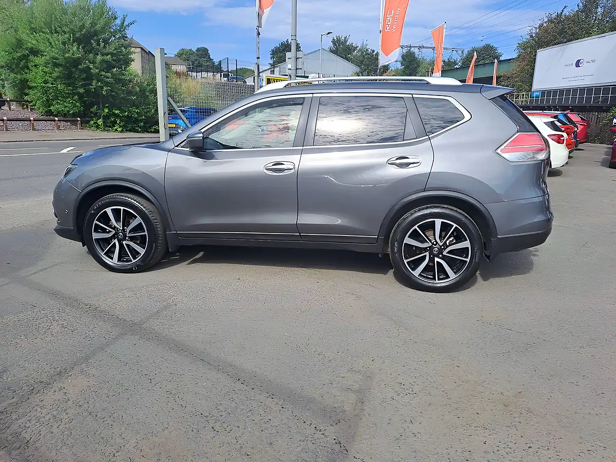 Used 2017 Nissan X-Trail Tekna Grey - Interior and Exterior details 9