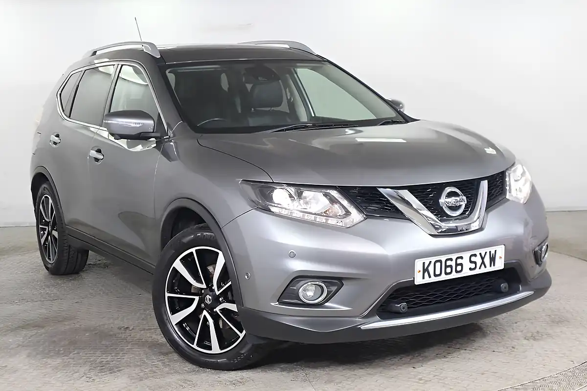 Used 2017 Nissan X-Trail Tekna Grey - Front View
