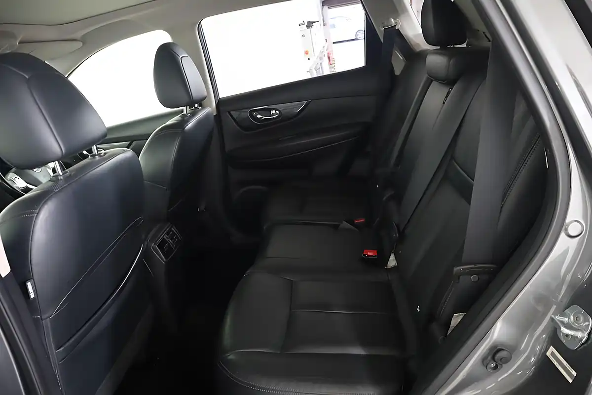 Used 2017 Nissan X-Trail Tekna Grey - Interior and Exterior details 10