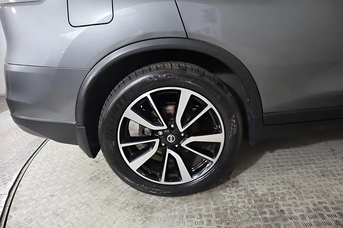 Used 2017 Nissan X-Trail Tekna Grey - Interior and Exterior details 14