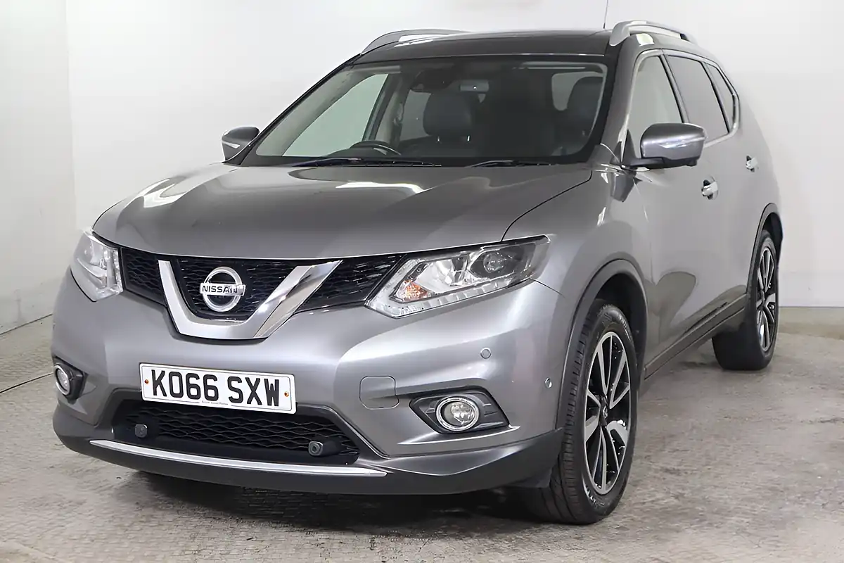 Used 2017 Nissan X-Trail Tekna Grey - Interior and Exterior details 3