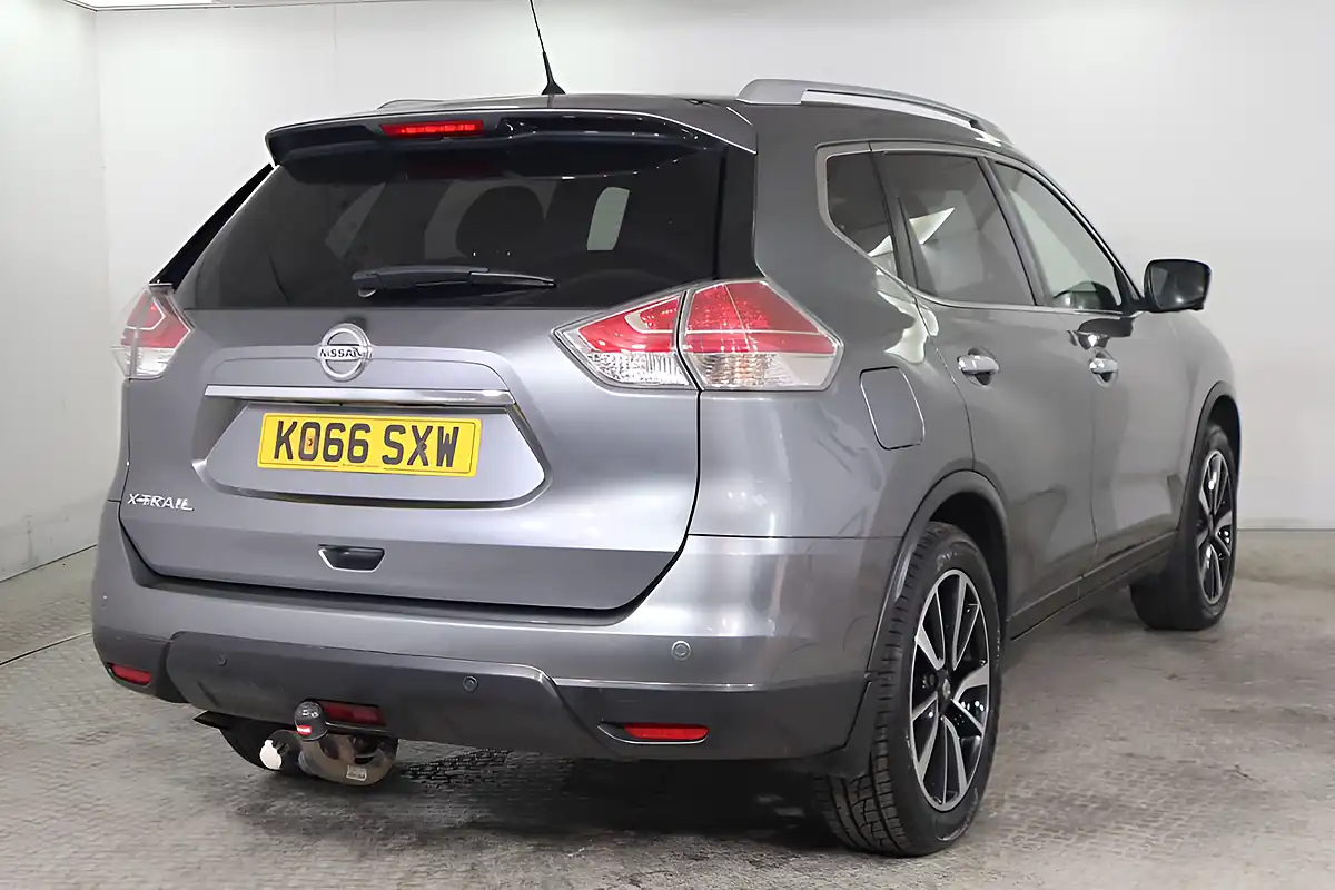Used 2017 Nissan X-Trail Tekna Grey - Interior and Exterior details 4